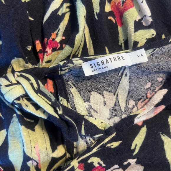 Reitmans Signature Floral T-Shirt - Picture 3 of 3